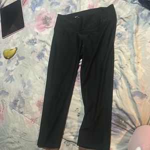Black Nike leggings